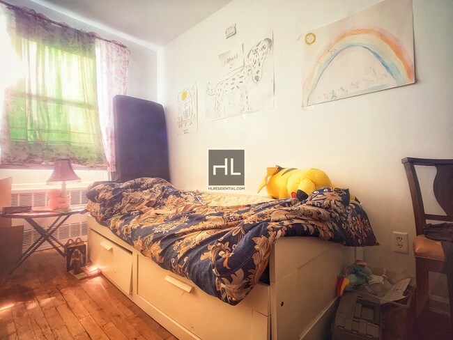 Building Photo - Charming 4-Bedroom in Sheepshead Bay