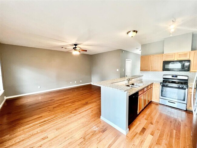 Foto del edificio - 8323 Greys Ln