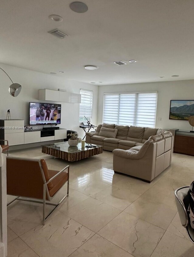 Foto principal - 10423 NW 70th Ln