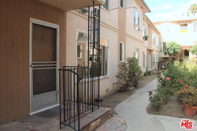 Building Photo - 1623 N Hobart Blvd