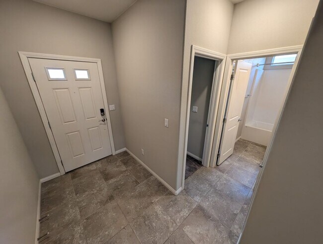 Building Photo - 4333 Glossier Ave