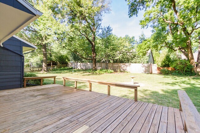 Building Photo - Fabulous Leawood Home Available NOW!!