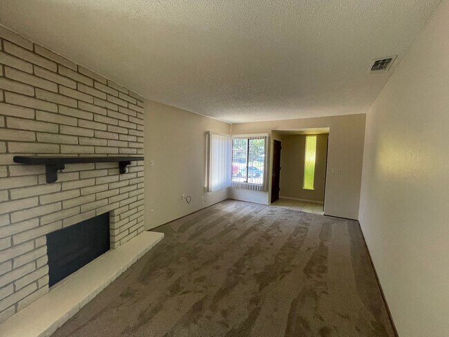 Foto del edificio - 6900 Trovita Way