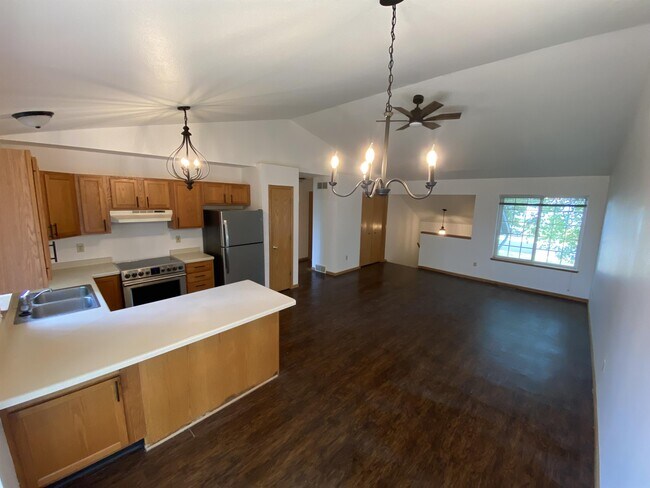 Foto del edificio - 5719 Lake Edge Rd