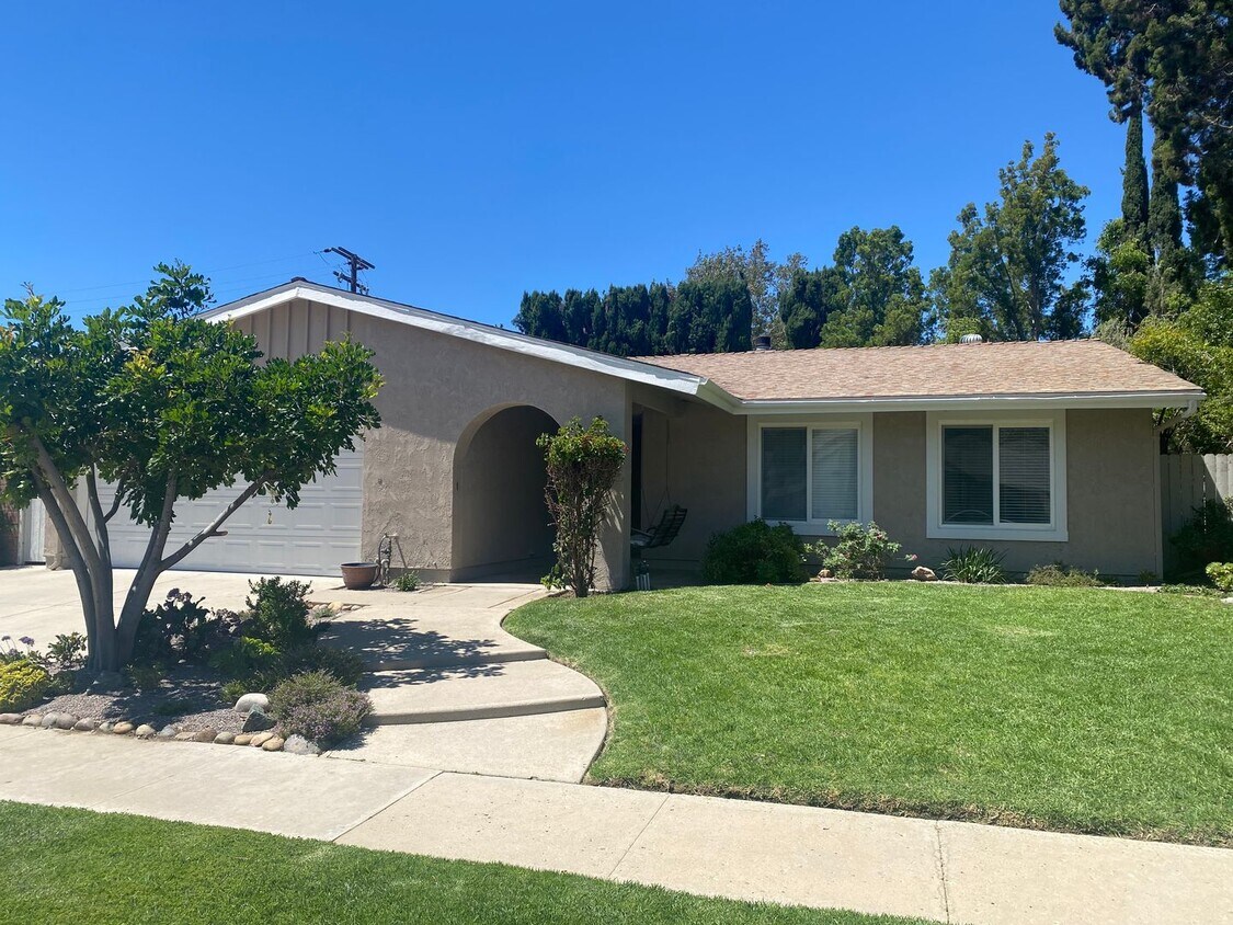 Foto principal - Single story 3 bed, 2 bath home on the Eas...
