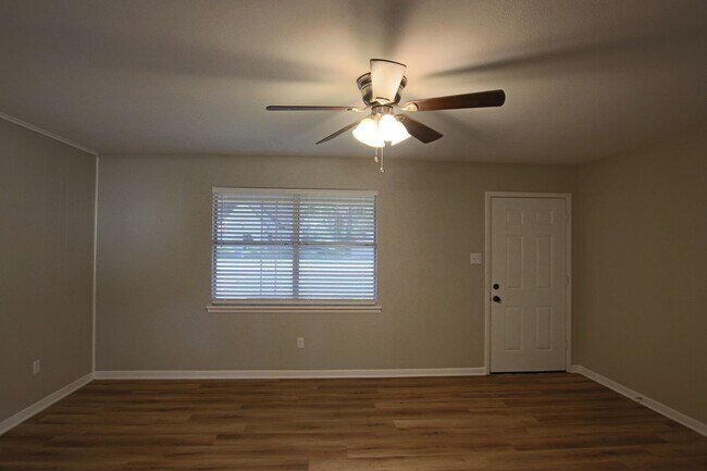 Building Photo - Lease Takeover Opportunity Available! 2 Be...