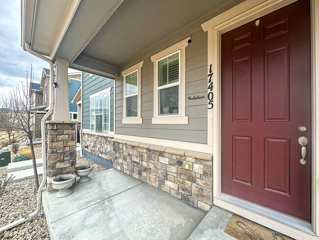 Foto del edificio - CORNER PAIRED HOME ACROSS THE PARK!