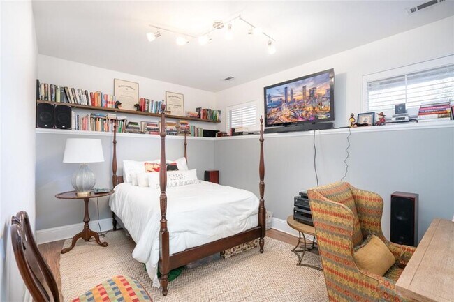 Foto del edificio - 556 Moreland Ave NE