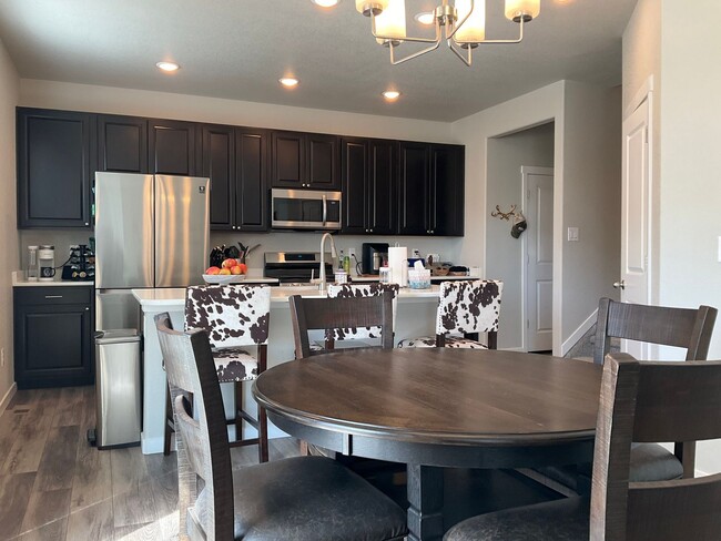 Foto del edificio - Fabulous 2 Story in The Trails At Aspen Ridge