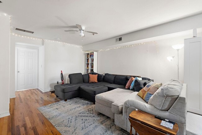 Building Photo - 131 Clinton St