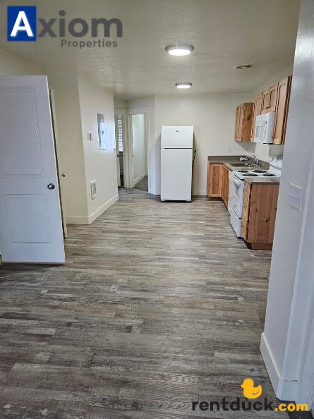 Building Photo - 1942 Brock-4