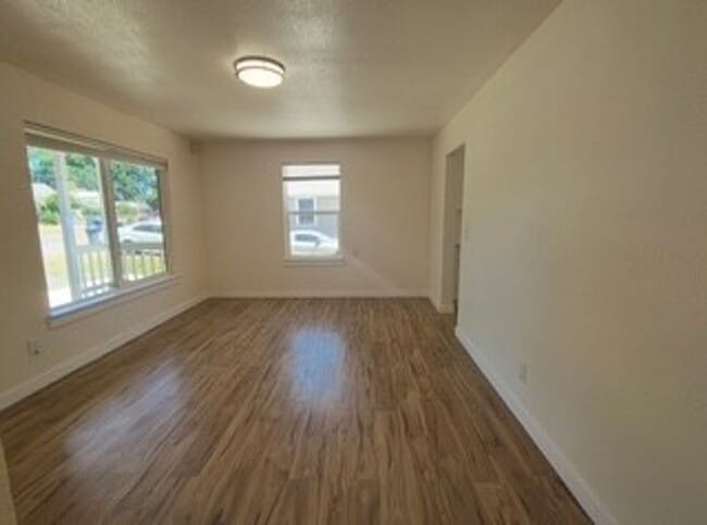 Building Photo - Adorable 2 Bedroom 1 Bath Single Story Hou...