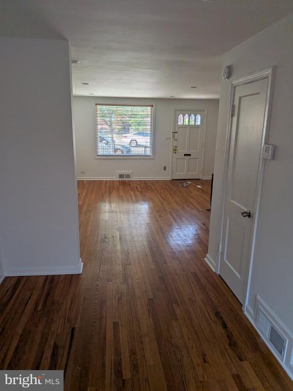 Building Photo - 1249 Farragut Pl NE