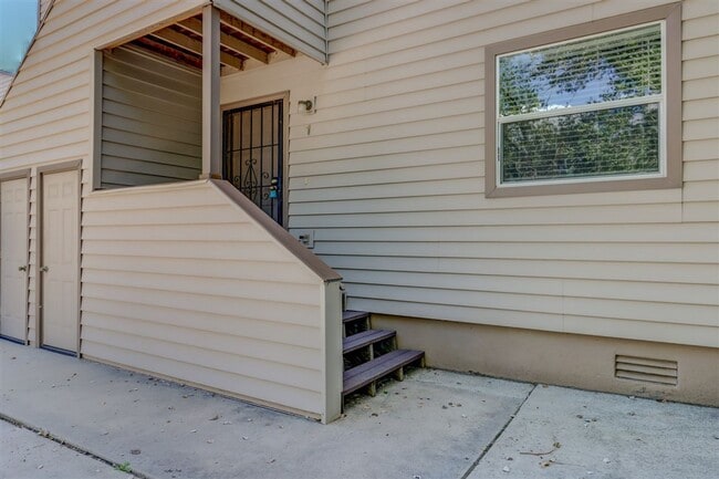 Building Photo - 325 S Virginia St