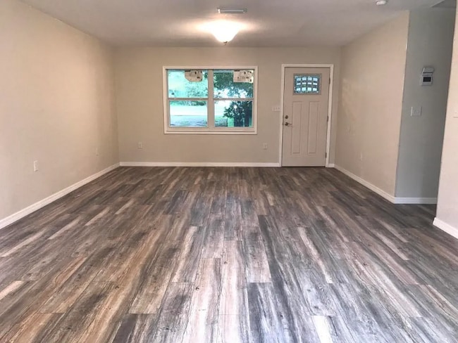 Building Photo - 680 N Court St