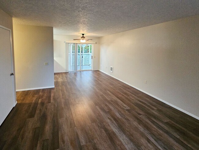 Foto del edificio - 506 NE Dallas Ct