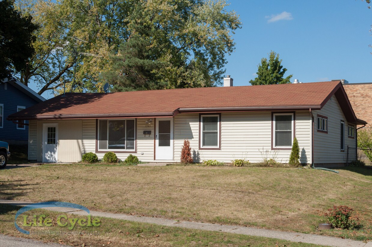 Primary Photo - 1743 Matilda St NE