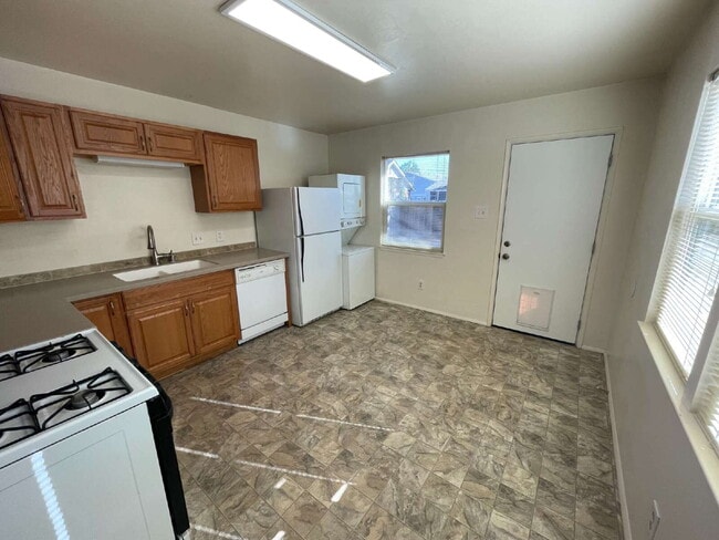 Building Photo - 529 Crampton St