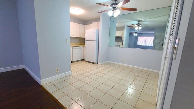 Foto del edificio - 3262 NW 104th Ave