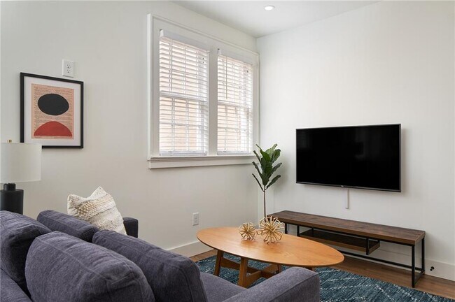 Foto del edificio - 1460 W Peachtree St NW