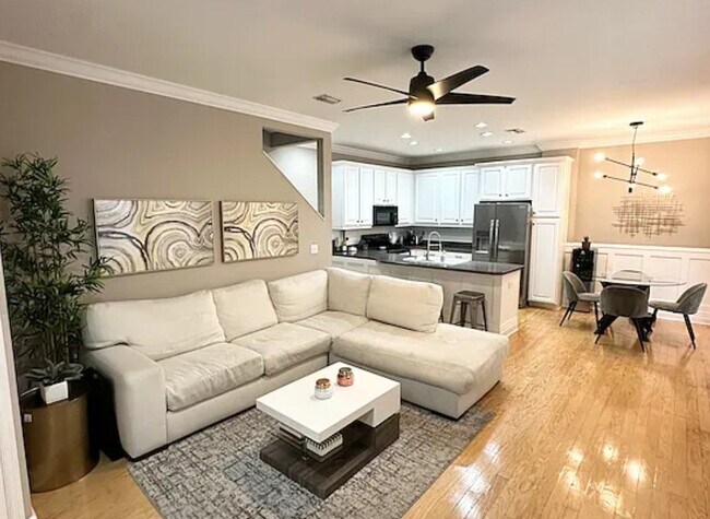 Foto del edificio - 104 S Moody Ave
