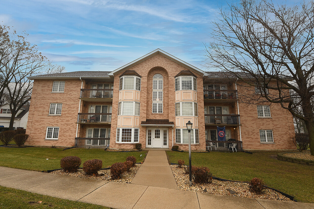 Primary Photo - 2161 Oak Rd