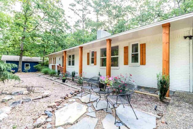 Building Photo - 9 Barcelona Ln