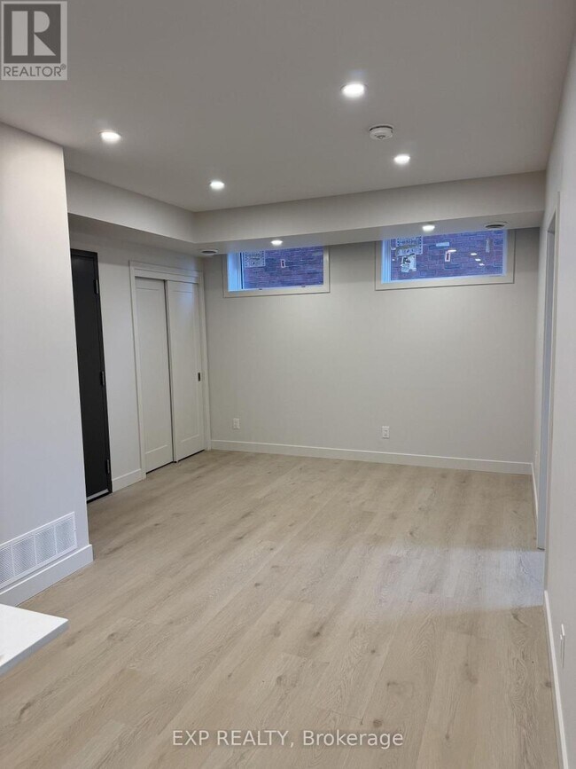 Photo du bâtiment - 1301 Dorchester Ave
