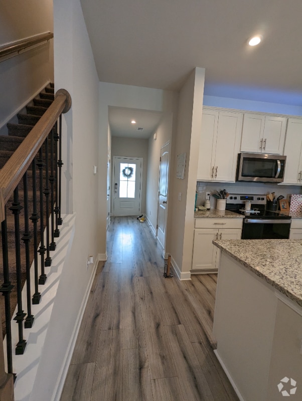 Building Photo - 561 Becks Pl