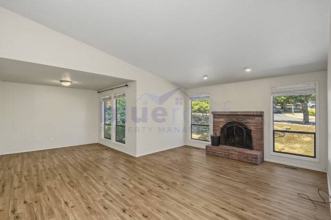 Building Photo - 13920 SW Tennessee Ln