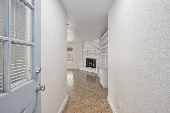Building Photo - 9418 Spiralwood Ln