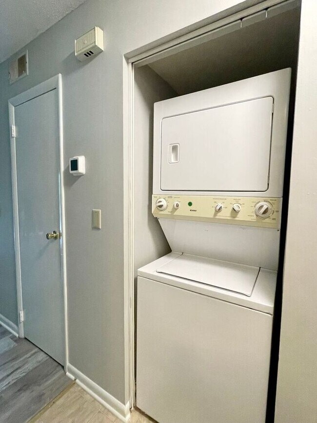 Foto del edificio - Harbison- -Offering Self Guided Tour with RENTLY!