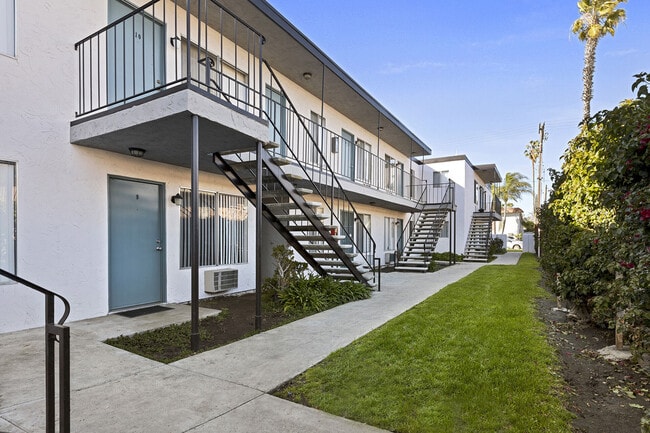 Building Photo - Valle at 9061 Kenwood