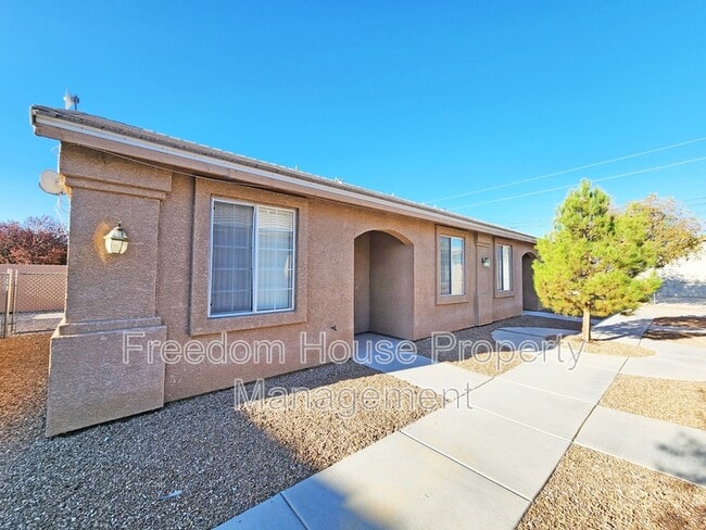 Building Photo - 1110 Red Butte St