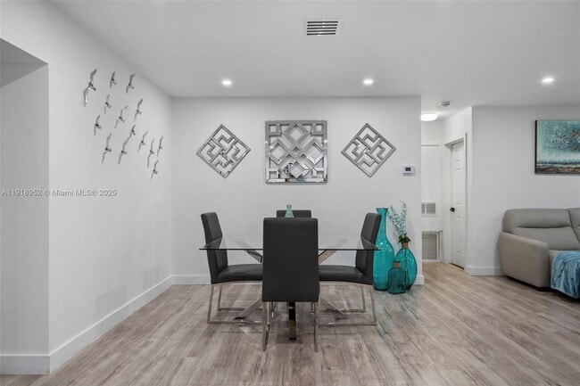 Building Photo - 850 SW 31st Ave