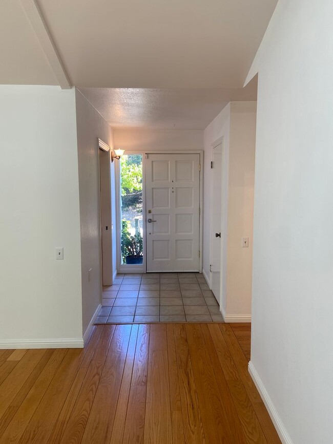 Building Photo - Nice Single Level Home in Moraga Available...