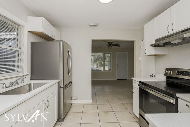 Building Photo - Experience the Lifestyle awaiting you!