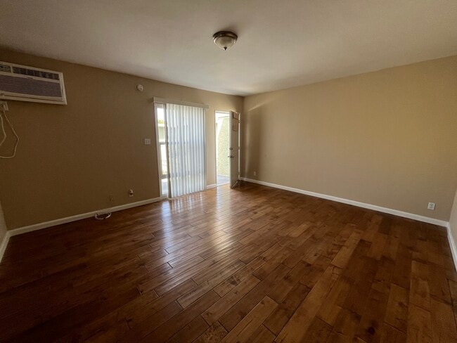 Building Photo - 6939 Hazeltine Ave