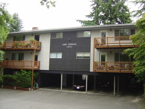Building Photo - Lake Terrace Apartments