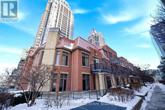 Building Photo - 330 Royal Princess Dr