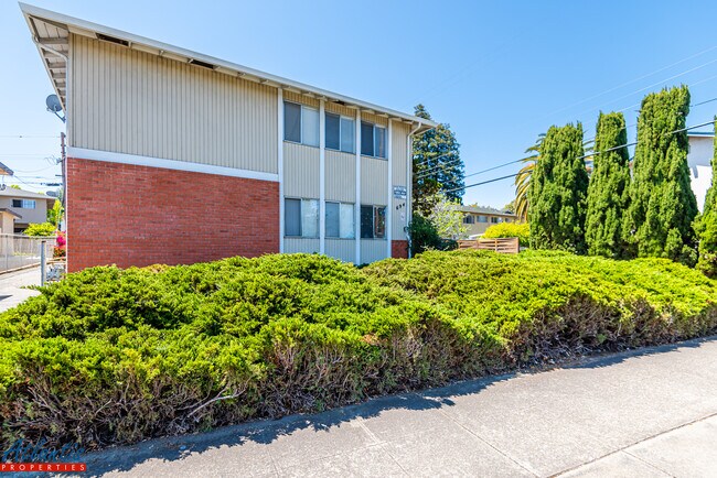 Building Photo - 694 Grand Coulee Ave