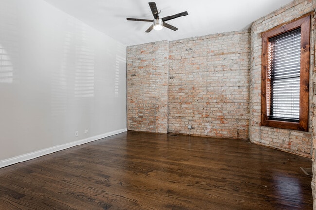 Foto del edificio - 1756 W Montrose Ave