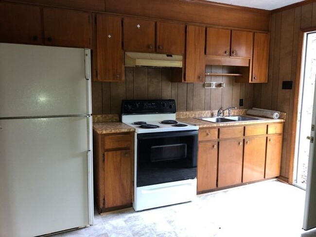 Building Photo - 2 Bedroom 1 Bath Duplex Available!