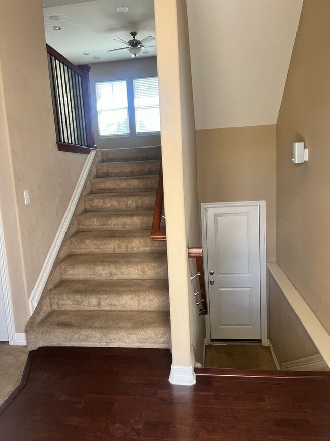 Building Photo - Beautifully maintained corner unit townhome!