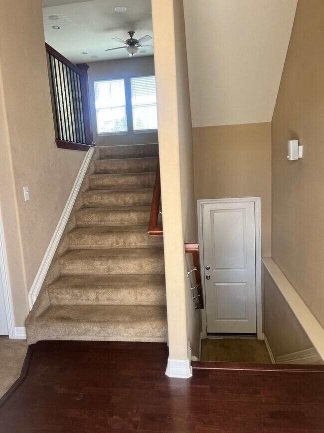 Foto del edificio - Beautifully maintained corner unit townhome!