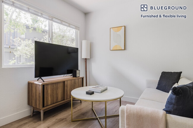 Building Photo - 4136 Grand View Blvd