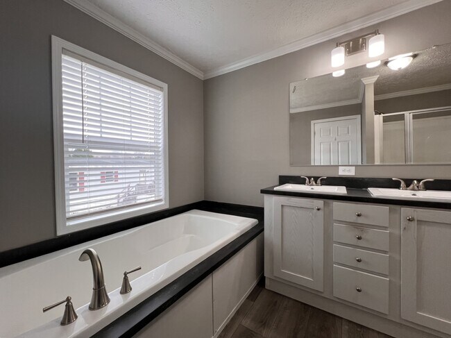 Foto del edificio - 146 W Sourwood Dr