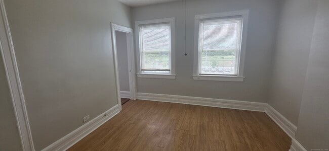 Building Photo - 382 Bond St