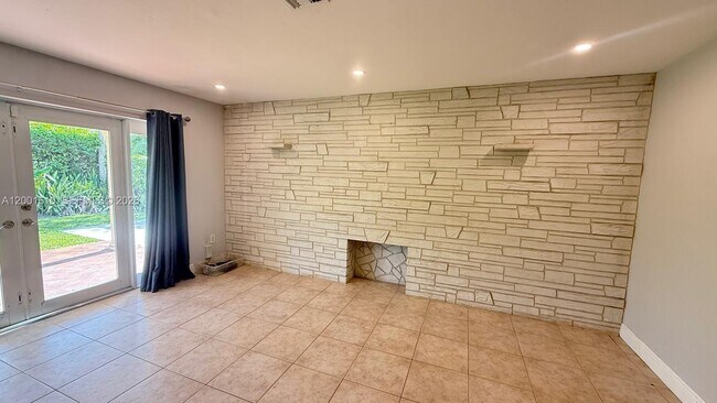 Foto del edificio - 8820 SW 43rd Terrace