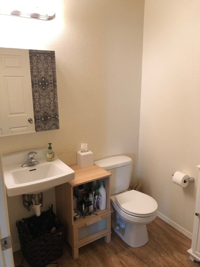 Building Photo - 1 Bedroom 1 Bathroom Condo